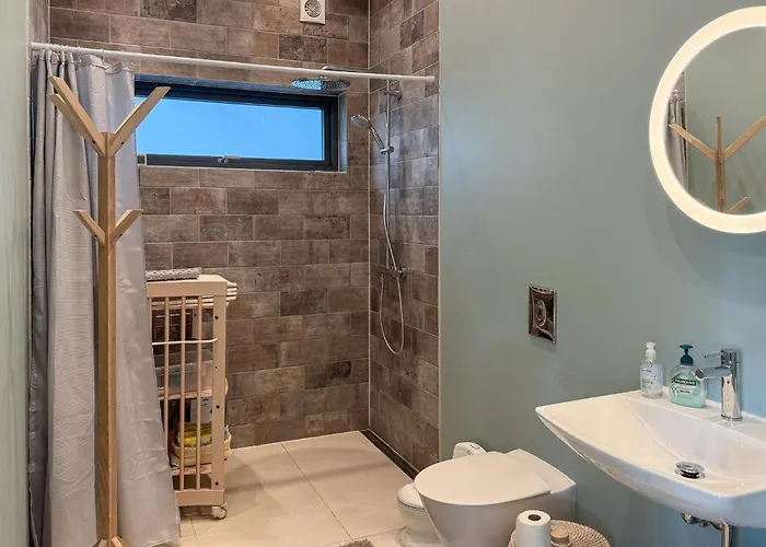 2 Bedroom Pet Friendly In *